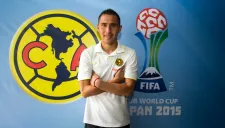 Aguilar posa para la cámara de RÉCORD