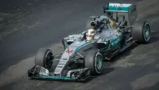 Hamilton se prepara para iniciar la P1