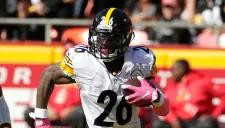 Le'Veon Bell corre con el ovoide
