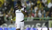 Franco Arizala se lamenta tras una falla contra León