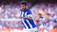 Carlos Vela, en juego contra el Barcelona