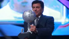 Daniel Passarella en su ingreso al Salón de la Fama