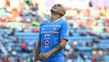 Fabio Santos se lamenta tras una falla