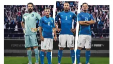 Los jugadores de Italia modelan el nuevo uniforme