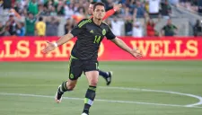 Javier Hernández celebra una anotación con el Tri