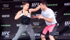 Ronda Rousey durante los entrenamientos libres en Melbourne