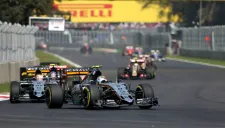 Checo Pérez, conduciendo en el GP de México