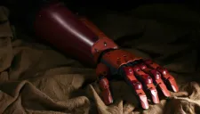 Réplica del brazo de BIg Boss