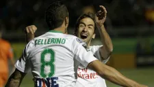Raúl González celebra gol del Cosmos