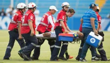 Garrido es retirado del campo tras terrible lesión