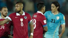 Momento en que Jara se acaerca a Cavani para disculparse