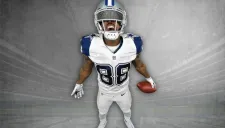 Dez Bryant luce el nuevo uniforme de Vaqueros