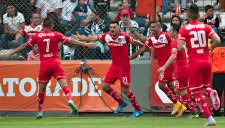 Jugadores de Toluca celebran un gol