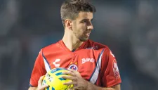 Noya se prepara para un saque de banda