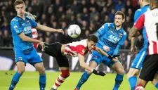 Héctor Moreno defendiendo su marco