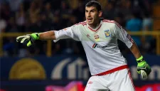 Nahuel Guzmán dando indicaciones en un partido de Tigres