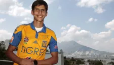 Damm posa para el lente de RÉCORD