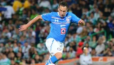 Chaco Giménez conduce el balón en juego contra Santos