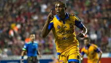 Joffre Guerrón festeja un gol con Tigres