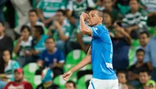 Lucas Silva celebra un gol con Cruz Azul