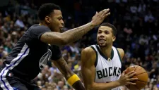 Michael Carter-Williams intenta anotar