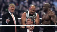 Trump a punto de cortar la cabellera a Vince McMahon