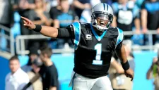 Cam Newton durante el partido de Carolina