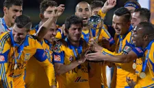 Damián Álvarez llora al levantar el trofeo del A2015