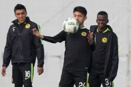 Oribe controla el esférico en una práctica
