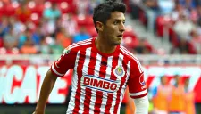 Ángel Reyna en un partido con Chivas