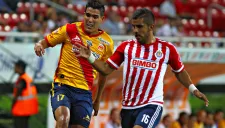 Hibert Ruiz durante un Chivas vs Morelia