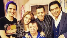 Chabelo, junto a parte de su staff
