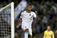 Tecatito celebra un gol con el Porto