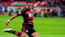 Chicharito dispara de derecha