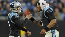 Newton muestra su alegría tras obtener el triunfo con Carolina