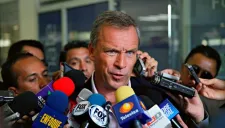 Andrés Fassi, hablando para los medios de comunicación