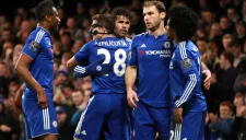 Jugadores del Chelsea celebran el gol de Azpilicueta