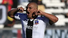 Chupete Suazo en un partido con Colo Colo