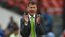 Juan Carlos Osorio en un partido con el Tri