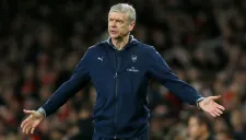 Wenger durante un encuentro con el Arsenal