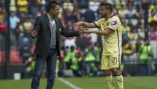 Ignacio Ambriz conversa con José Guerrero