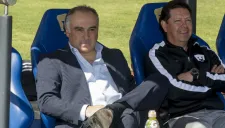 Vázquez observa el partido contra Toluca