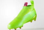 Los tenis Pure Control Ace 16+ en color verde
