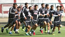 Plantilla de Chivas realizando un entrenamiento en Verde Valle