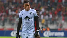 Michael Arroyo en un cotejo con las Águilas