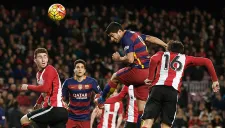 Luis Suárez, en un remate a gol contra el Athletic