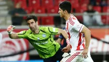 Alan Pulido marca su primer gol con Olympiacos