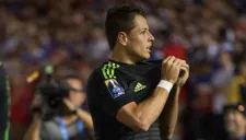 Chicharito Hernández celebra un gol con la Selección Mexicana