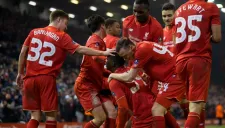 Los futbolistas del Liverpool celebran un gol