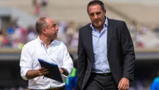 Pablo Marini dando instrucciones en CU